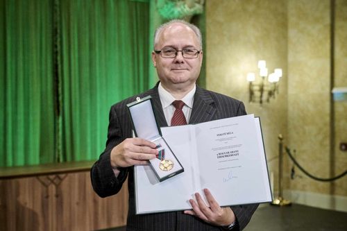 Feketű Béla igazgató kitüntetése